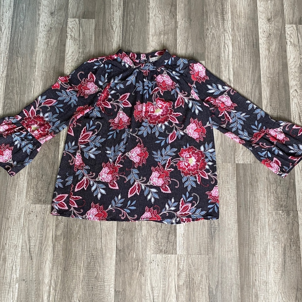 💜 2/$25 LOFT Floral Blouse - Black and Pink - Picture 2 of 2